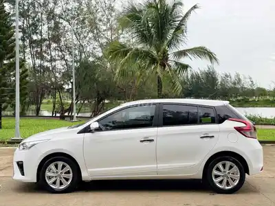 Toyota Yaris 2016 1.3AT комплектация G белый