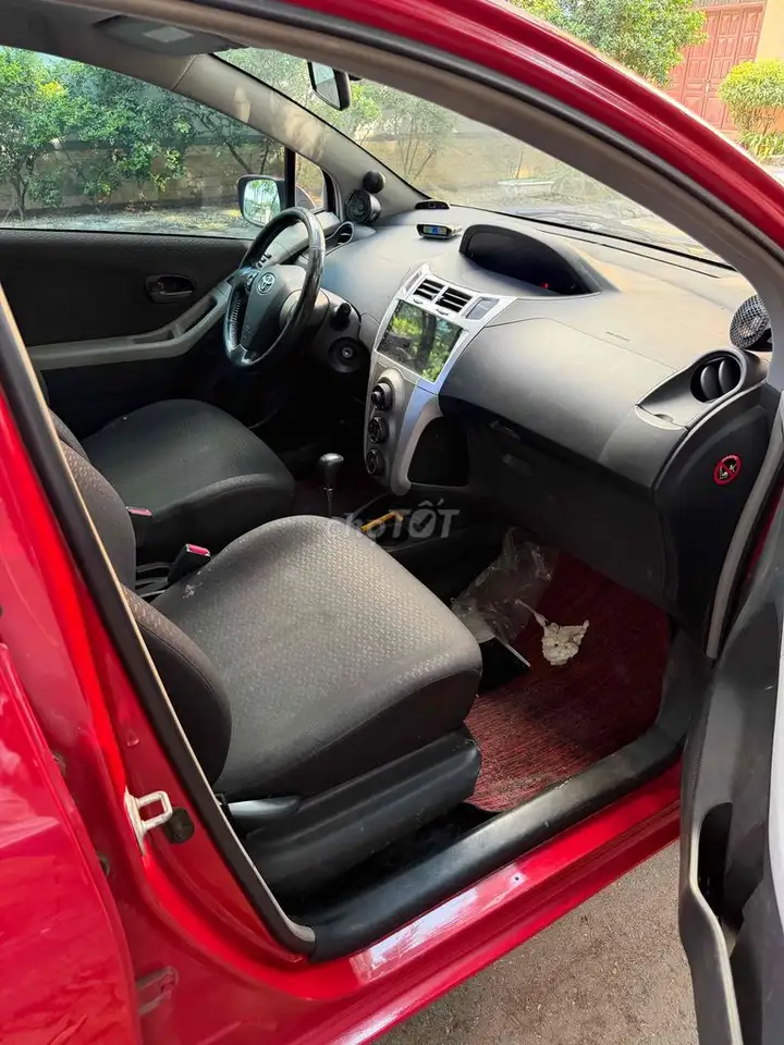 Toyota Yaris 2020 Красный Автомат 100 тыс. км