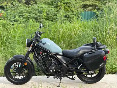 Honda Rebel 300 в синем цвете