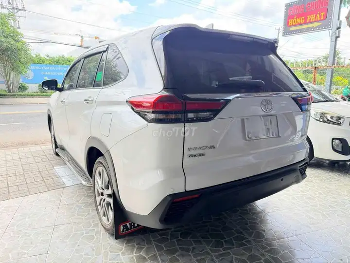 Toyota Innova Cross HEV 2026 белый, 6300 км