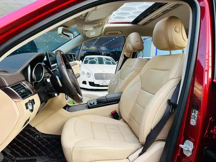 Mercedes-Benz GLS 400 4MATIC Red Model 2018