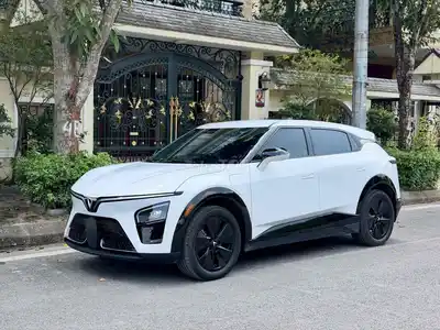 VinFast VF7 Eco 2026, белый, 4700 км