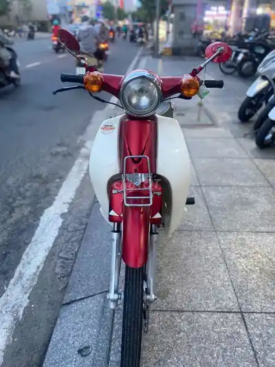 Honda Cub 50cc 2023 красно-белый