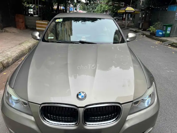 BMW 320i Sedan 2010