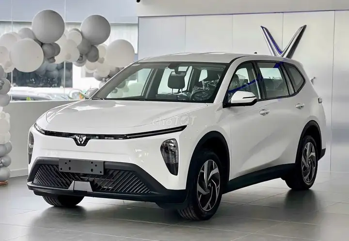 Электромобиль VinFast Limo Green, белый
