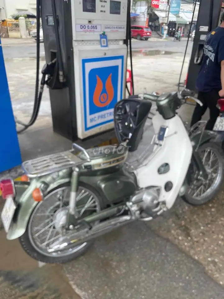 Honda Cub Cánh Én, цвет мшисто-зеленый