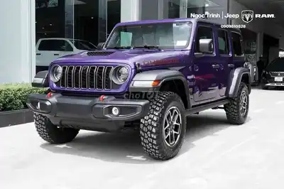 Фиолетовый внедорожник Jeep Wrangler Rubicon