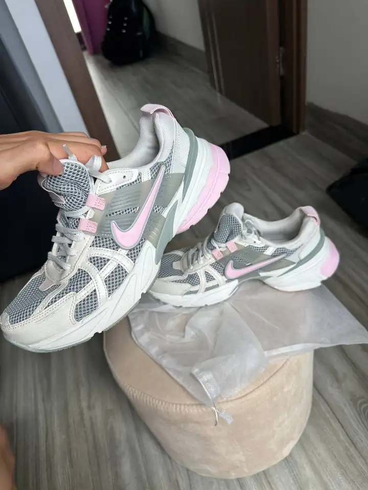 Кроссовки женские 39-40