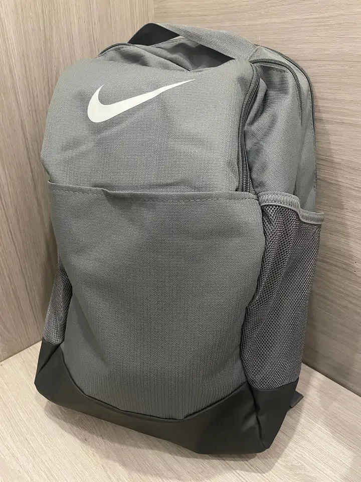 Birkenstock, рюкзак Nike, камера Logitech Brio