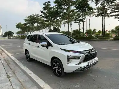Mitsubishi Xpander Premium 2022 белый 7 мест