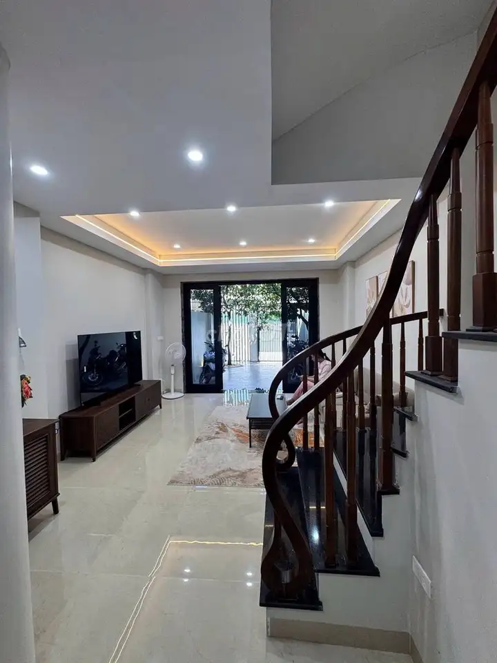 Bán nhà Việt Hưng, 80m², 4 tầng, sân vườn