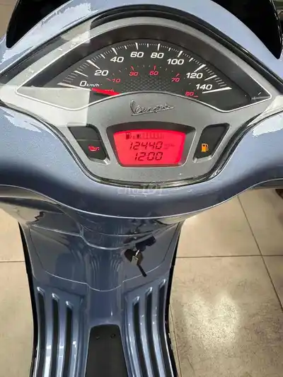 Piaggio Vespa 2015 квадратная фара новая 99% экономичная
