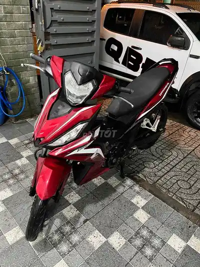 Honda Winner, красный, черный, главный морской владелец, машина Saigon ZJN