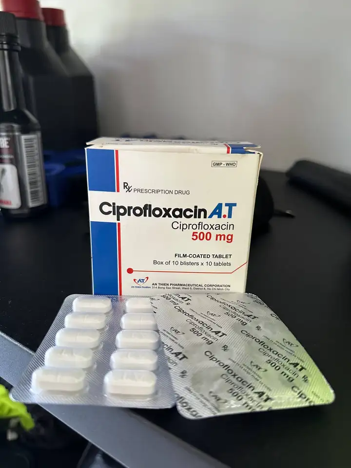 Сумочка Kawasaki, сигнальный конус, крем Bioderma, локер-замок, перчатки Pro Bike, шлем Asia, таблетки Ципрофлоксацин, графин Inochi, чайные ложечки