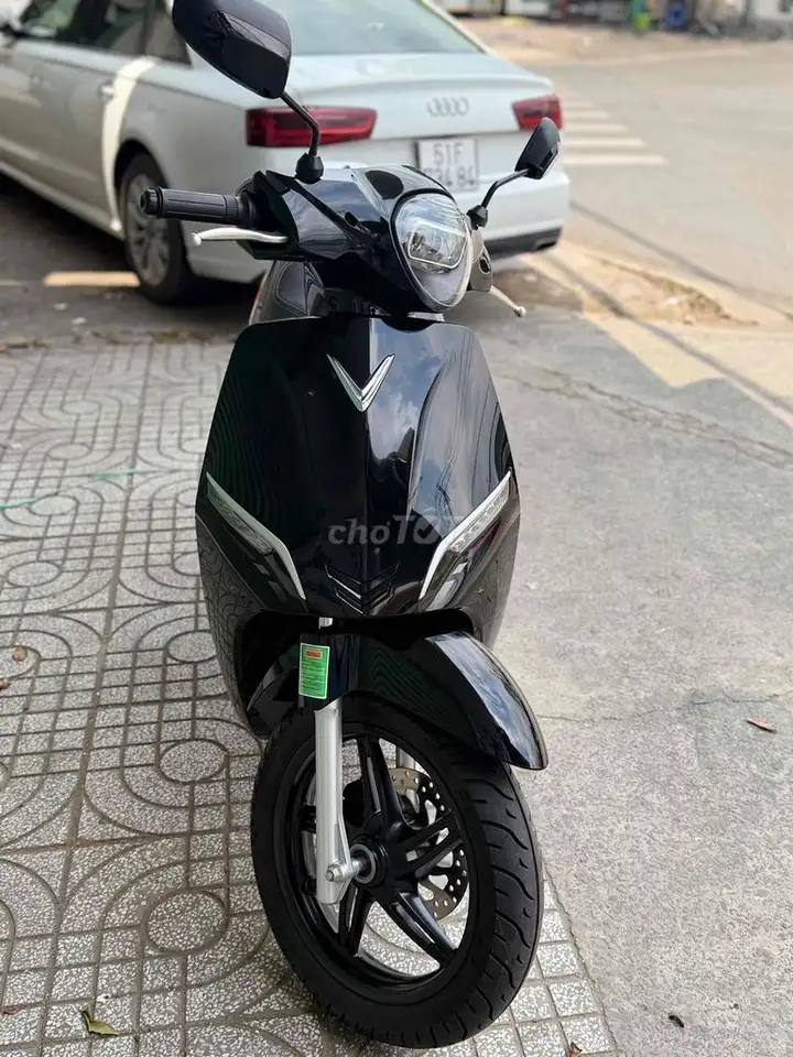 VinFast Feliz чёрный 400 км 07/2026 почти новый