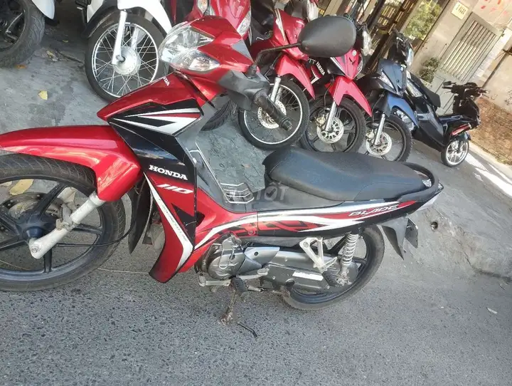 Honda Blade 110 2014, красный, пробег 16 000 км