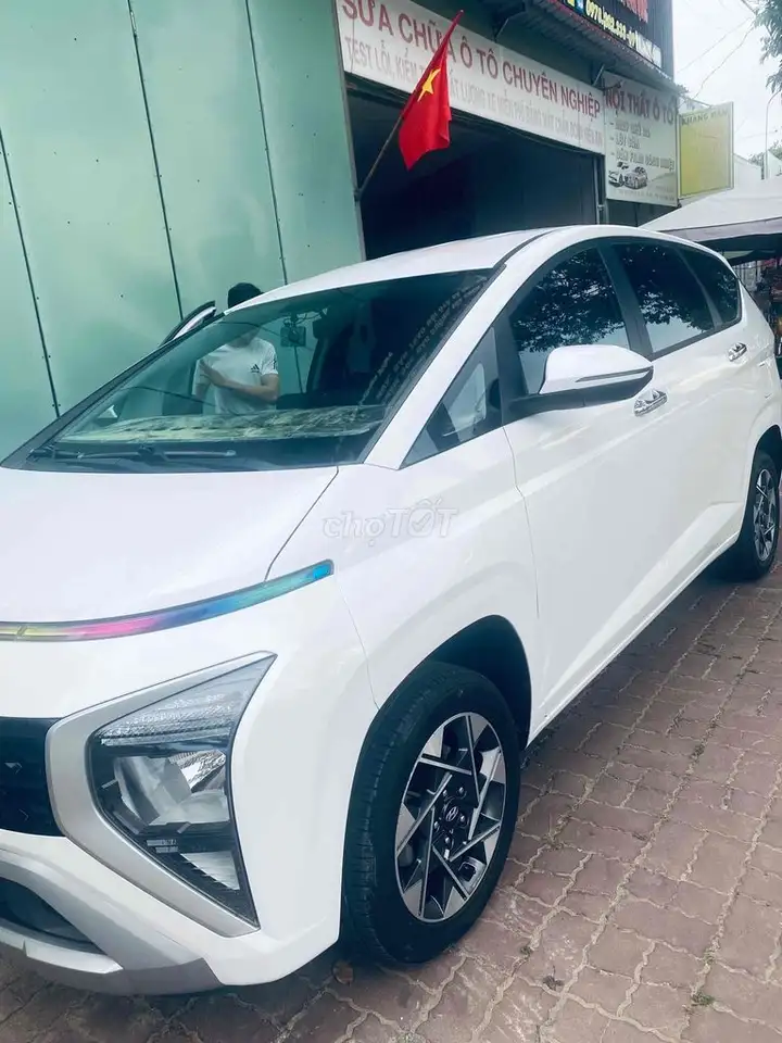 Hyundai Stargazer 2022 1.5AT специальная белая