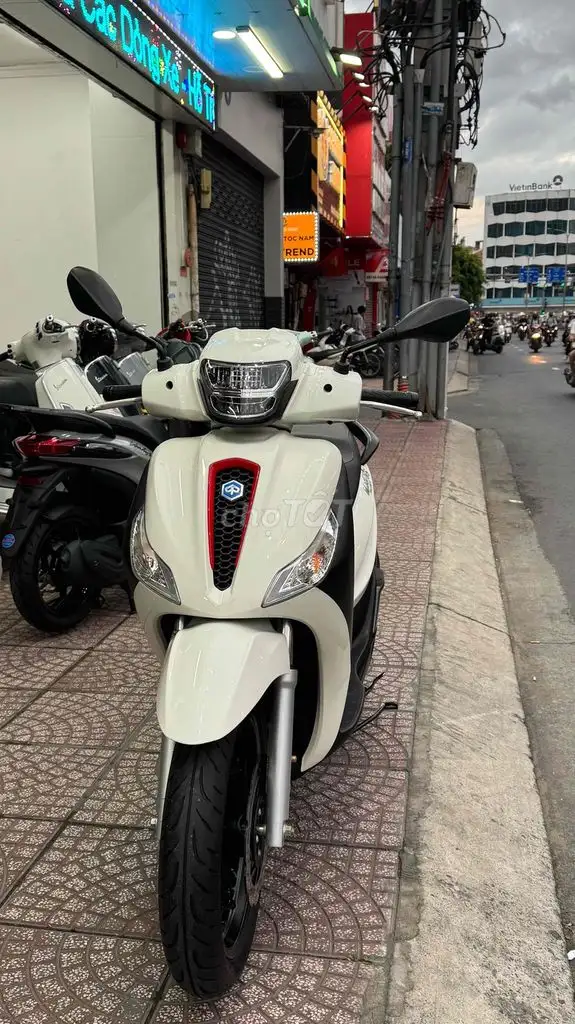 Piaggio Medley S125 2023 8000км Белый