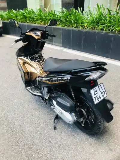Honda Airblade 125, золотисто-черный, с большим ключом