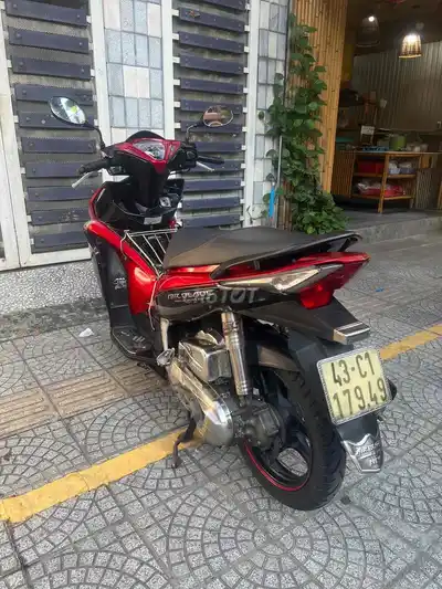 Honda Air Blade 2024 красно-чёрный
