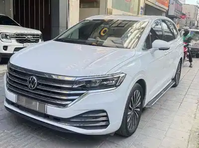 Toyota Viloran Luxury 2024 Белый 9 тыс. км (Хадонг)
