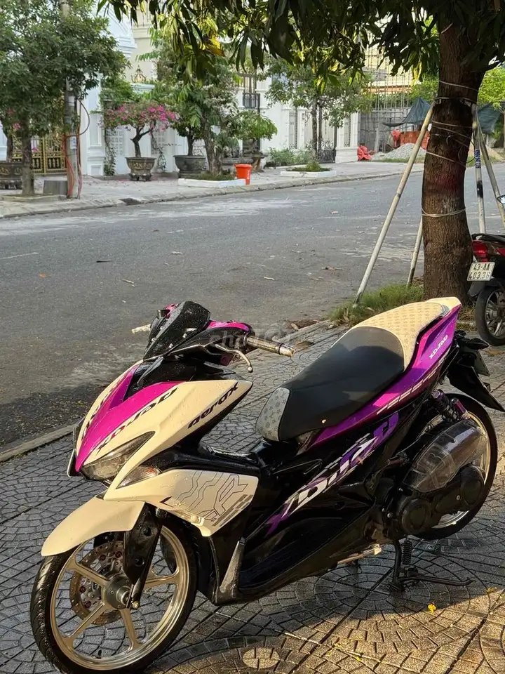 Yamaha NVX 155 ABS бело-фиолетово-черный