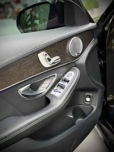 Mercedes-Benz C300 AMG 2020, черный