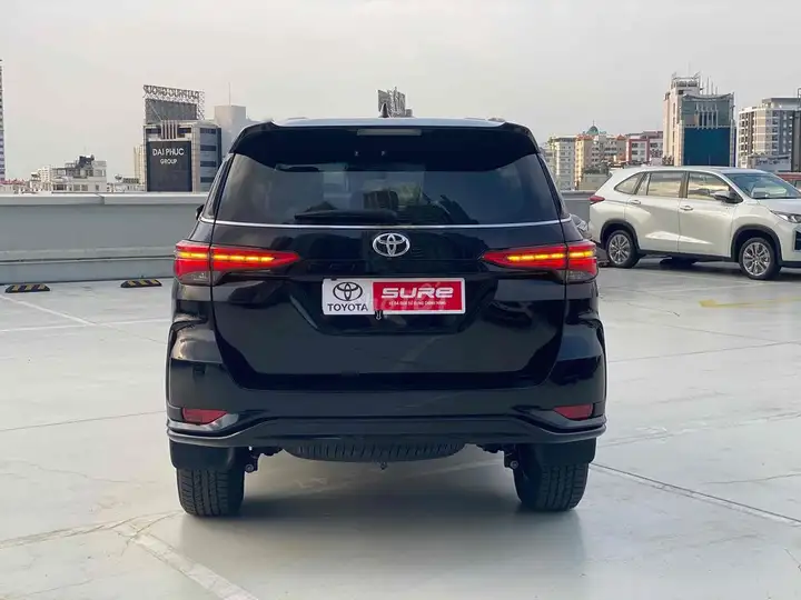 Toyota Fortuner Legender 2025 2.7V 4x4 AT черный