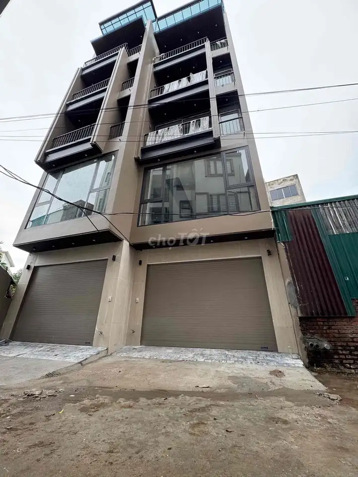 Продажа дома 5 этажей, 4 спальни, Cự Khối, Long Biên, автомобиль у двери