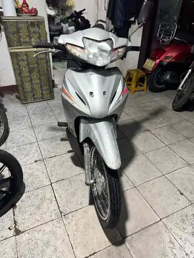 Honda Wave S110 серебристый, механическая КПП