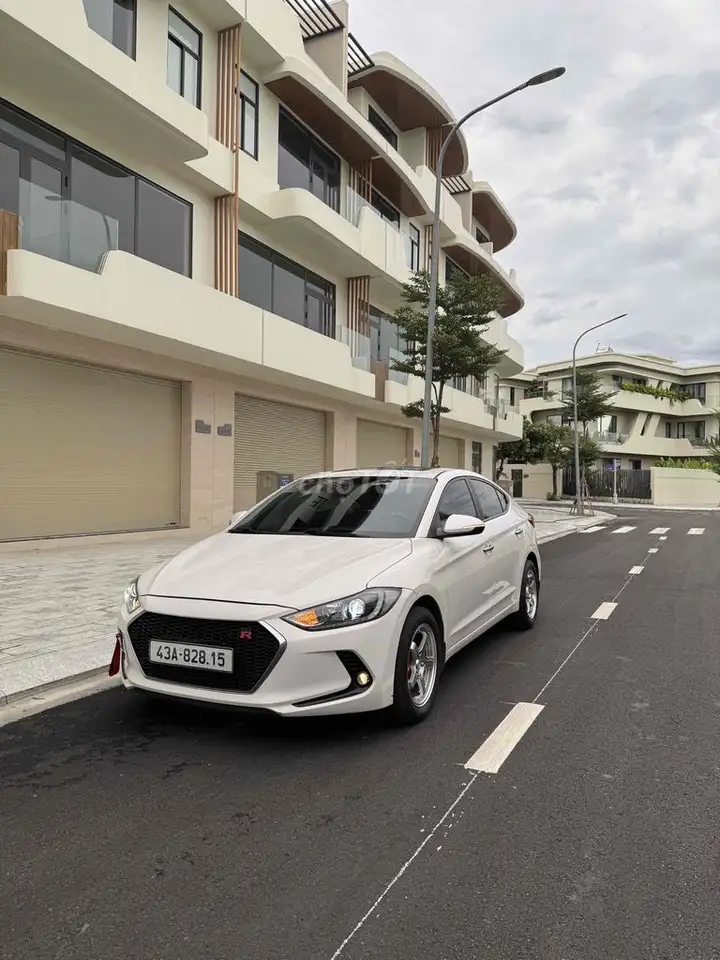 Hyundai Elantra 2018 1.6 AT Белый 38000 км