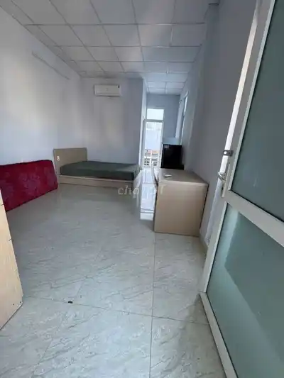 Комната с балконом рядом с Индустриально-педагогическим ун-томом, 5.2 млн