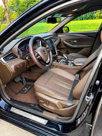 VinFast Lux A2.0 2022 Базовая Черная