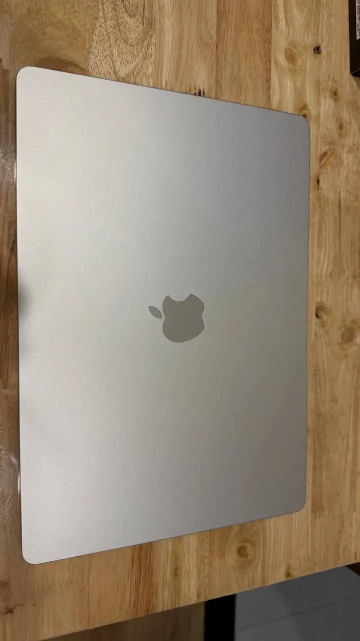 MacBook Air 15 M2 (2023) 8/256 GB, Starlight