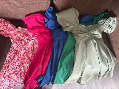 Платья, мастерка Adidas, топы и юбка