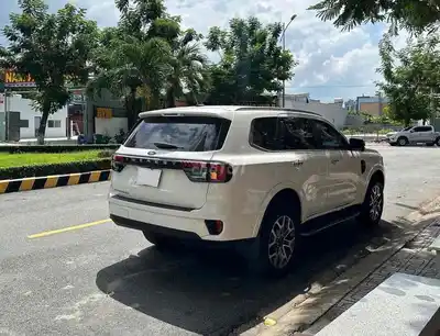 Ford Everest Titanium 2023 4x2 27000 км Белый
