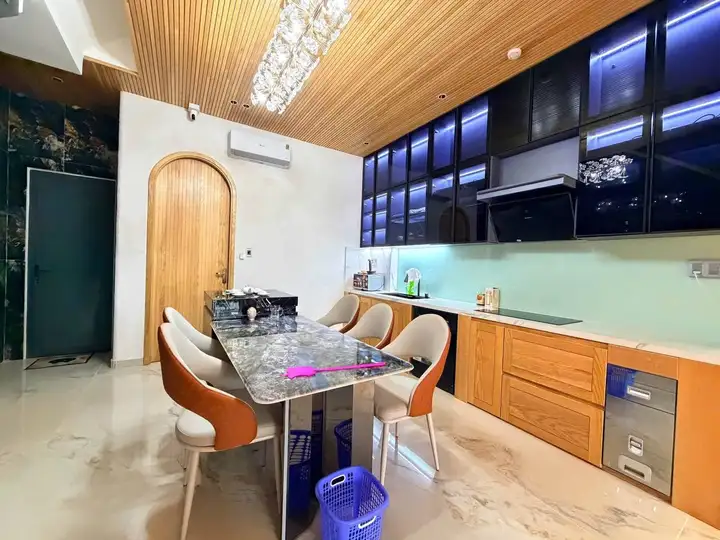 Дом 3 этажа 3 спальни 4 санузла 90 м²