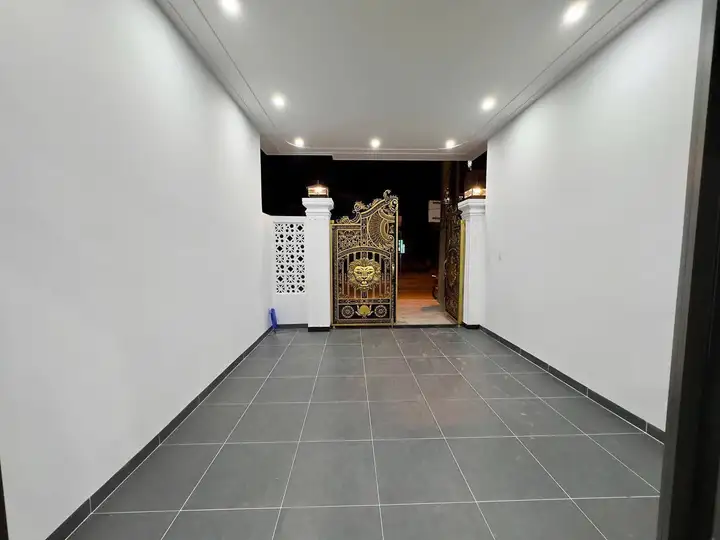 Аренда дома 3 этажа, 4 спальни, 85м²