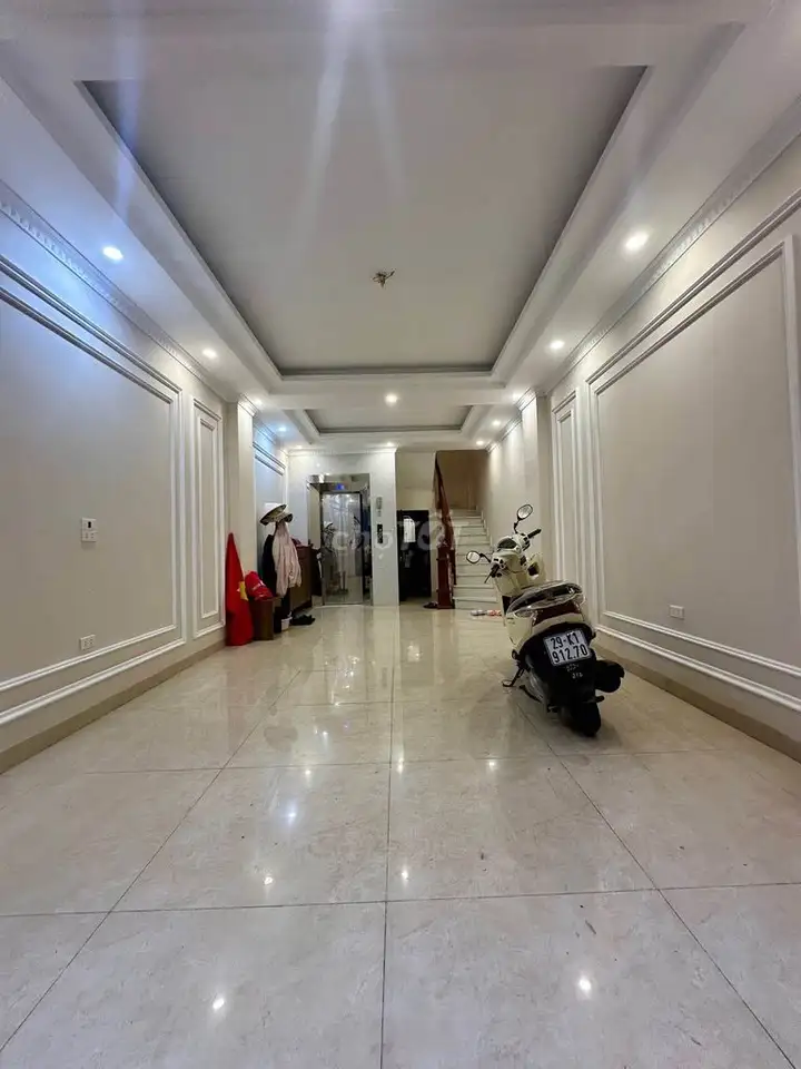 Bán nhà 6 tầng thang máy ô tô vào nhà Long Biên