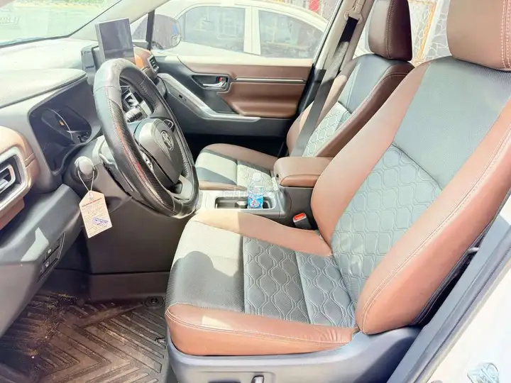 Toyota Innova Cross HEV 2026 белый, 6300 км