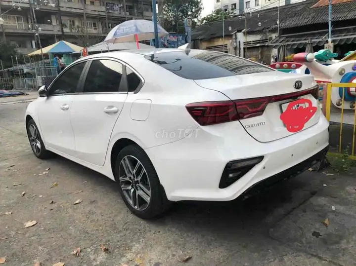 Kia Cerato, 5 мест, белый