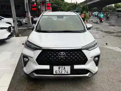 Toyota Veloz Cross 2022 Top белого цвета, импорт
