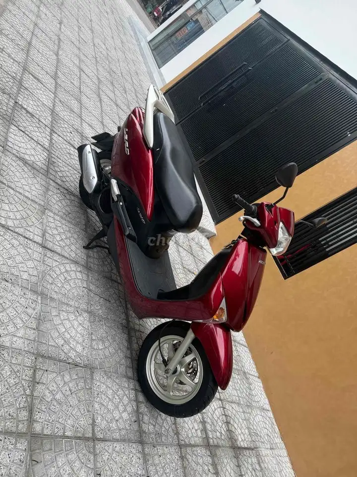 Honda Lead красный скутер
