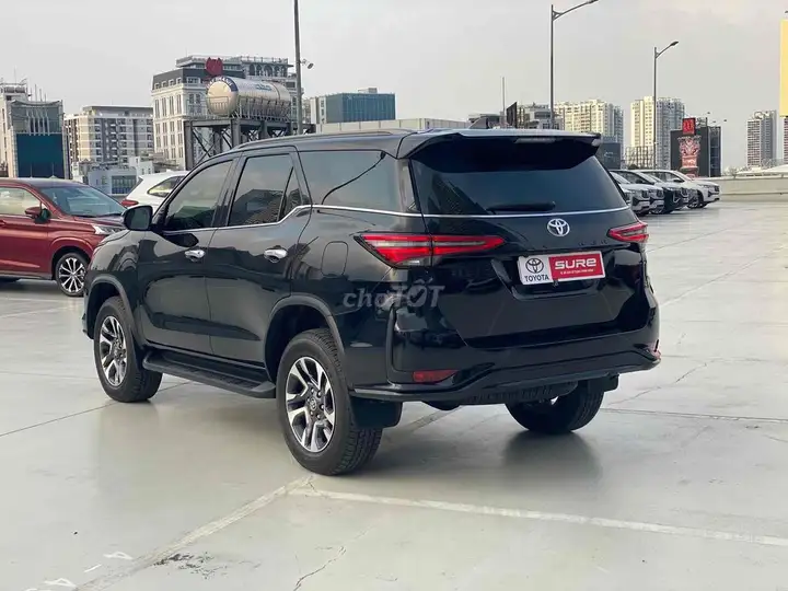 Toyota Fortuner Legender 2025 2.7V 4x4 AT черный