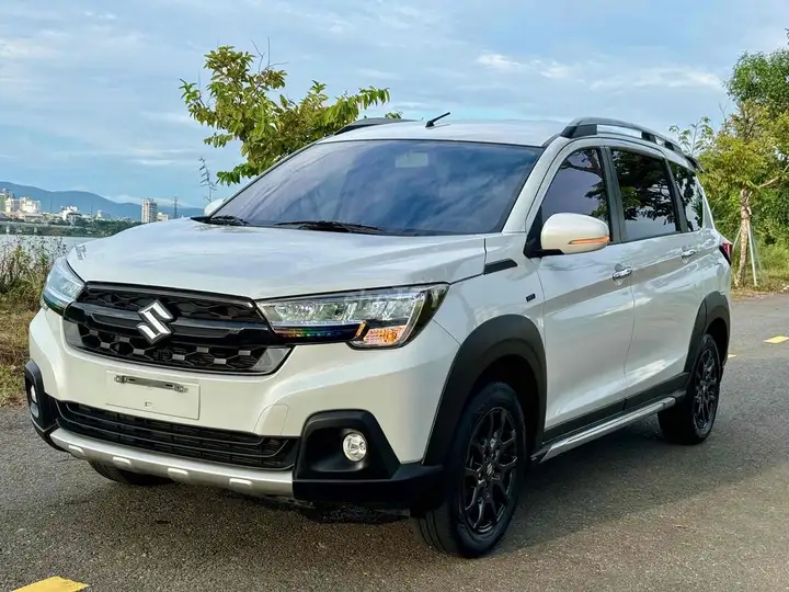 Suzuki XL7 Hybrid 2025 Белый, пробег 15 тыс.