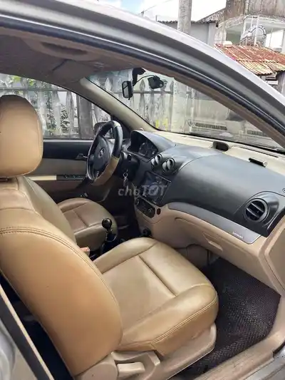 Chevrolet AVEO LT 2015 механика серебристый