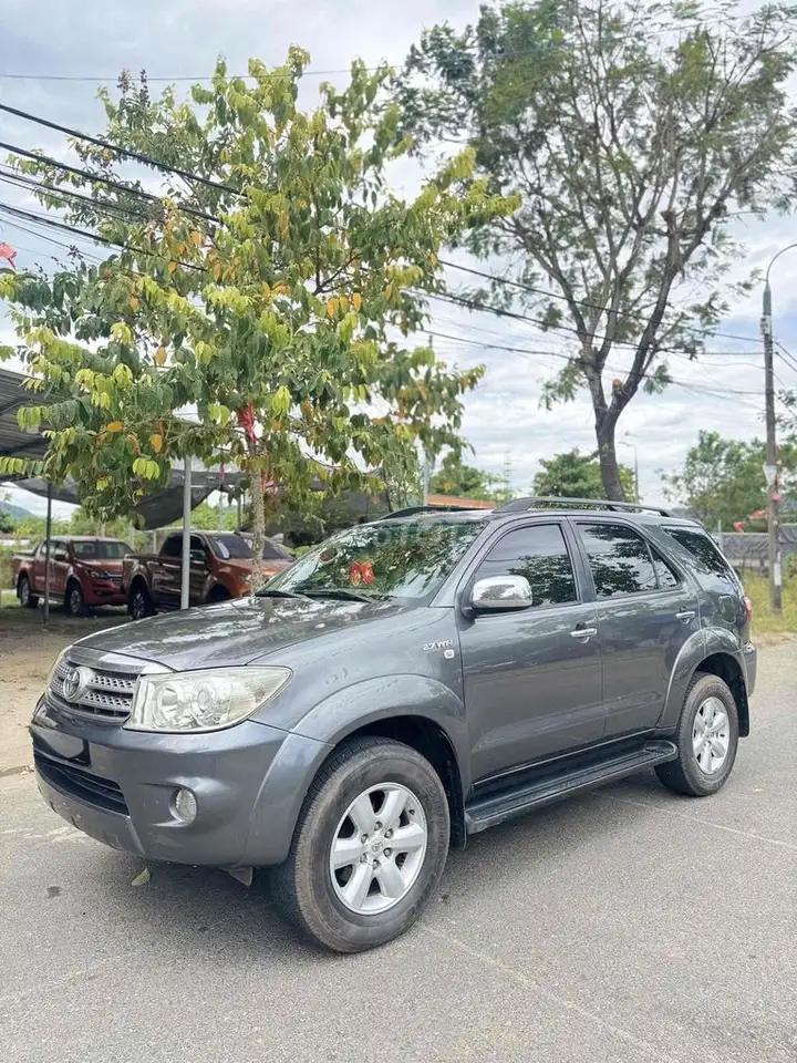Toyota Fortuner 2.7V Серый Автомат