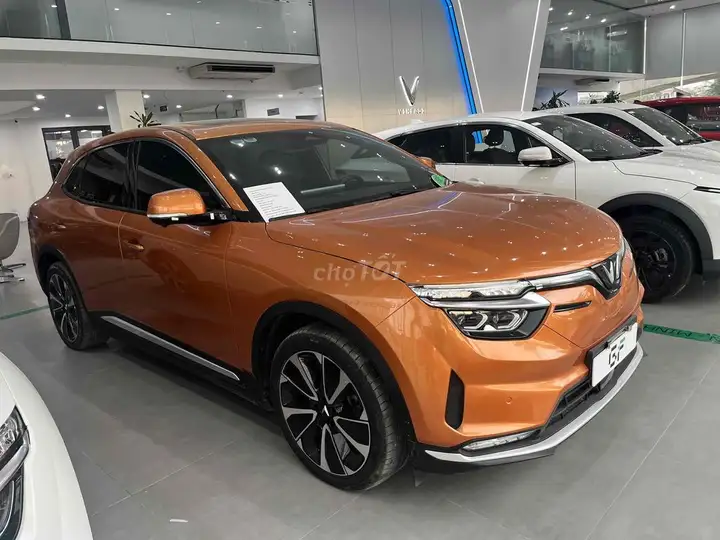 VinFast VF8 Plus 2023 оранжево-желтый 19000 км (б/у)