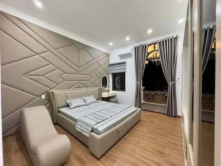 Аренда дома 3 этажа, 4 спальни, 85м²