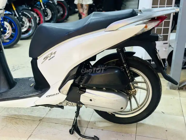 МОТОЦИКЛ THỊNH PHÁT - SH 125I БЕЛЫЙ ОРИГИНАЛ УХОЖЕННЫЙ ПРХ ХАНОВОЙ